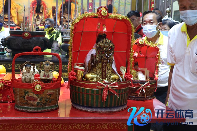 礼篮里恭候出游的神明，莫家浩摄于2022年